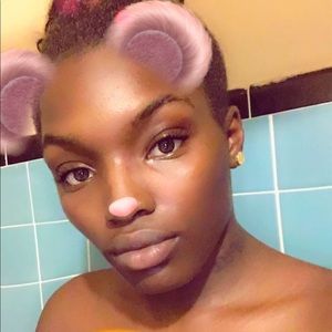 Meet your Posher, Demetra